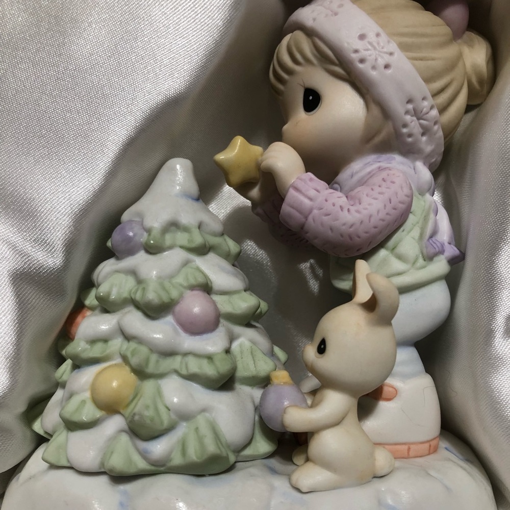 Precious Moments “The Fruit Of The Spirit Is Love, Joy & Peace” Christmas”